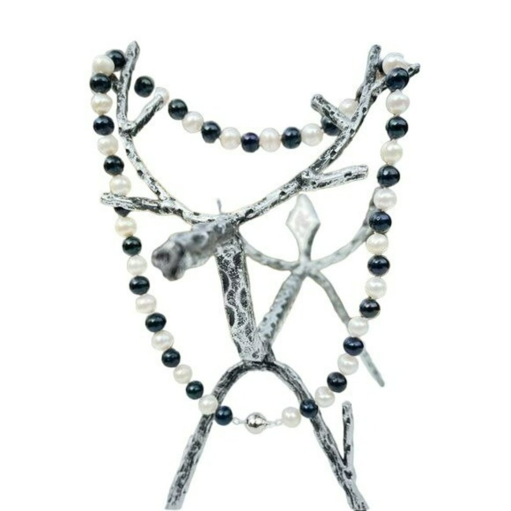 Near Round Cultured Freshwater Pearl Necklace White Pearl And dyed Black 18in - Picture 3 of 8